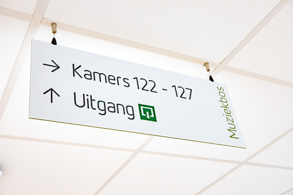 Richtingsbord hangend