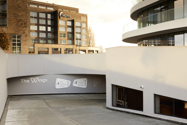 Signalisatie aan gebouwen 'The Wings' Diegem